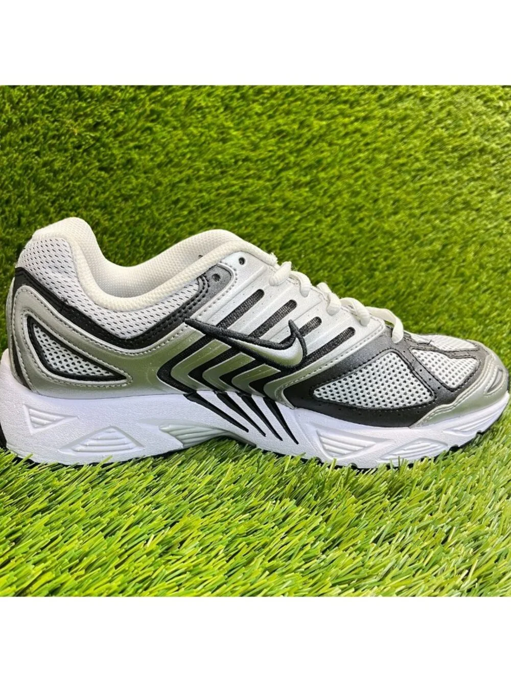 Nike Air Pegasus 2005 Mens Size 9 White Black Silver Running Shoes Sneakers